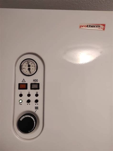 Detail ovládacieho panela kotla Protherm Raja 24K s displejom