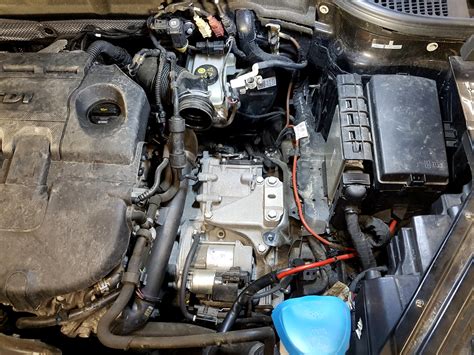 Ilustračná schéma umiestnenia elektronických komponentov v motorovom priestore