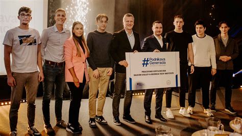 Tematické foto - mladí profesionáli v inovatívnom prostredí