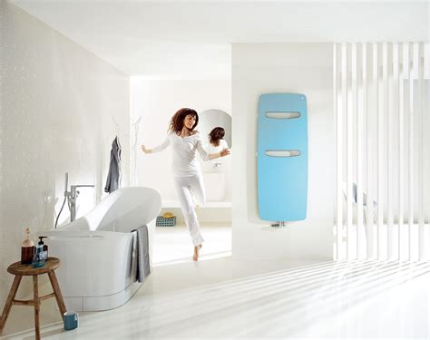 Kolekcia dizajnových kúpeľňových radiátorov v rôznych farbách a tvaroch